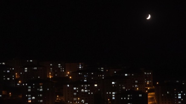 Foto - Hakkari Yüksekova’da hilal güzelliği