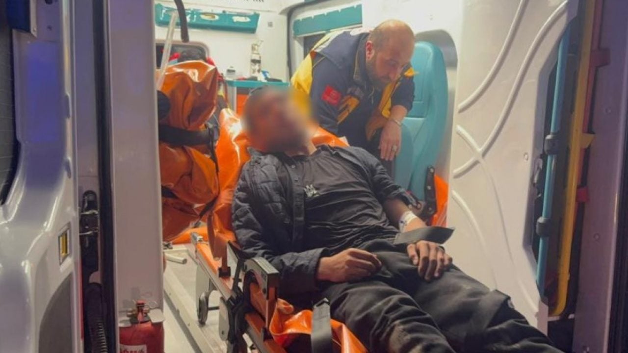 Foto - Hakkari’de feci kaza! Düzensiz göçmenleri taşıyan minibüs dereye uçtu! 20 yaralı