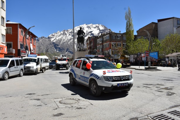 Hakkari'de polis ekiplerinin kutlaması büyük ilgi gördü