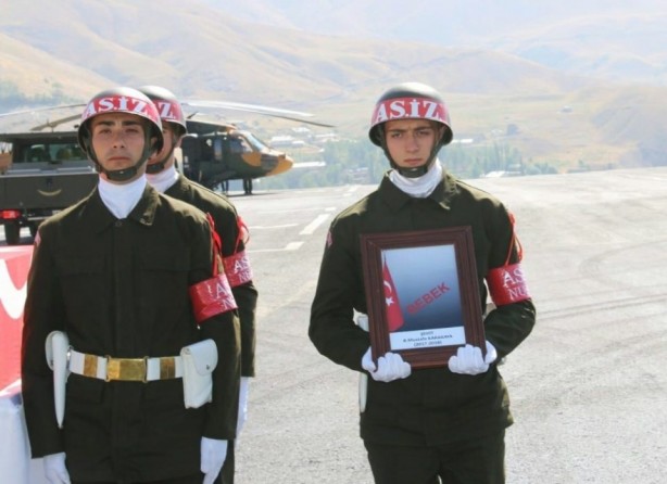 Foto - Hakkari'de şehit anne ile bebeği için tören düzenlendi