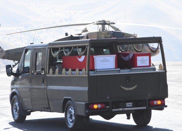 Foto - Hakkari'de şehit anne ile bebeği için tören düzenlendi