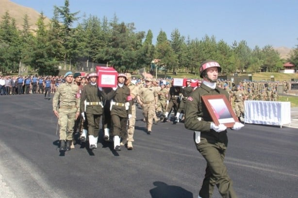 Foto - Hakkari'de şehit anne ile bebeği için tören düzenlendi