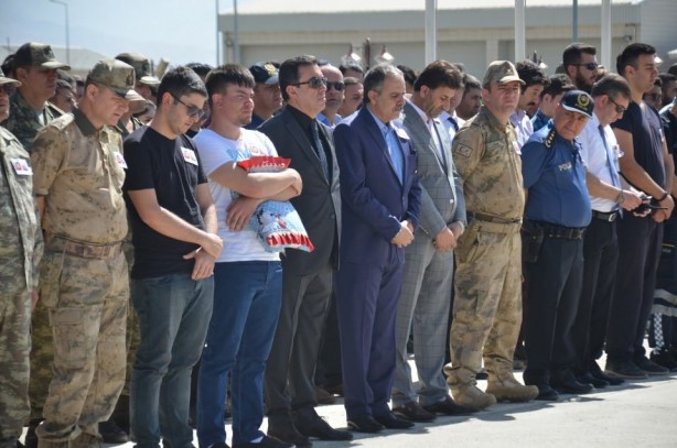 Foto - Hakkari'de şehit anne ile bebeği için tören düzenlendi