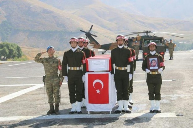 Foto - Hakkari'de şehit anne ile bebeği için tören düzenlendi