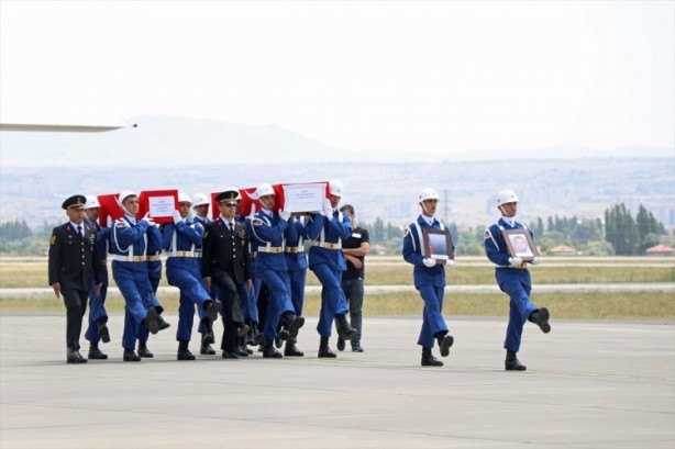 Foto - Hakkari'de şehit anne ile bebeği için tören düzenlendi