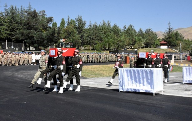 Foto - Hakkari'de şehit anne ile bebeği için tören düzenlendi