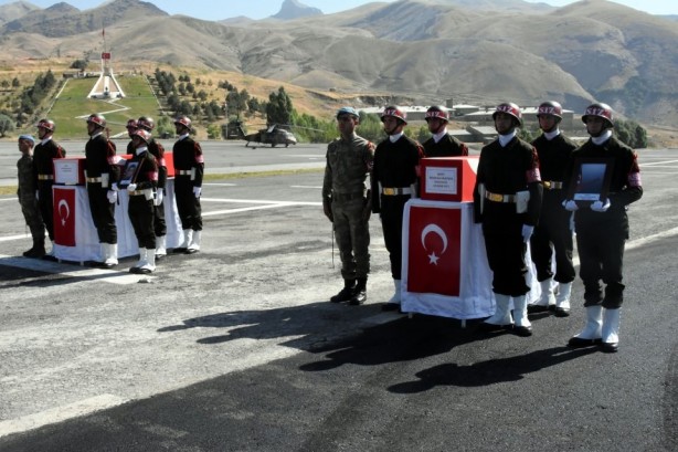 Foto - Hakkari'de şehit anne ile bebeği için tören düzenlendi