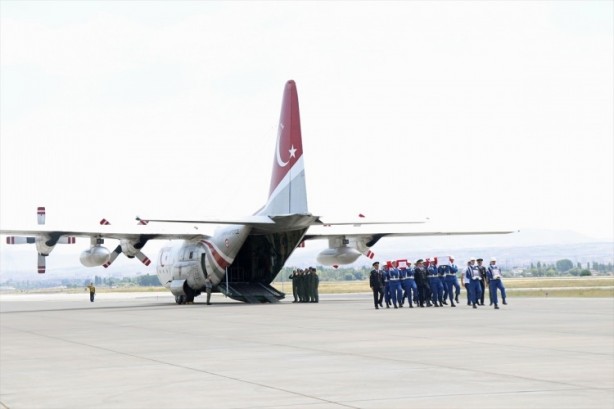 Foto - Hakkari'de şehit anne ile bebeği için tören düzenlendi