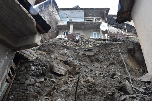 Foto - Hakkari'de toprak kayması sonucu 3 ev tahliye edildi