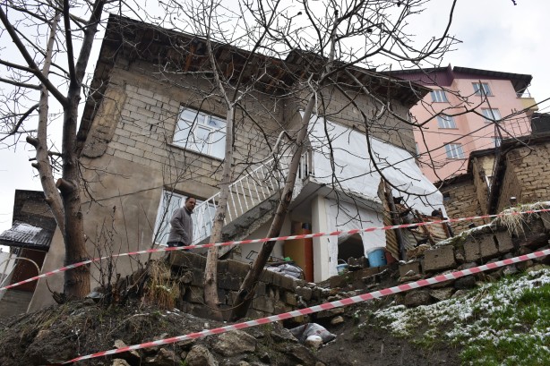 Foto - Hakkari'de toprak kayması sonucu 3 ev tahliye edildi