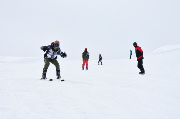 Foto - Hakkari'deki kayak merkezinde hafta sonu yoğunluğu