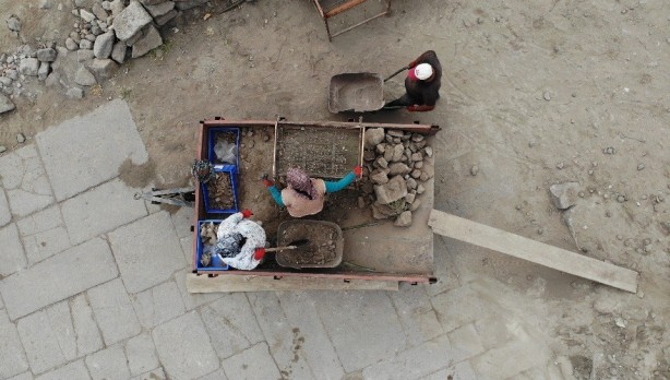 Foto - Hala işlevini görüyor! Çocuk mezarından bakın ne çıktı