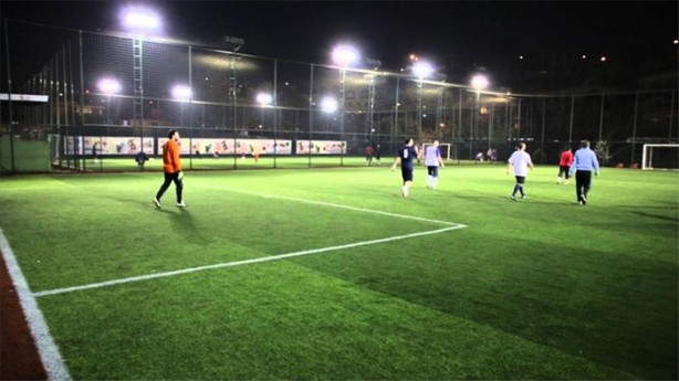 Foto - Halı sahada maç yapanlar dikkat!