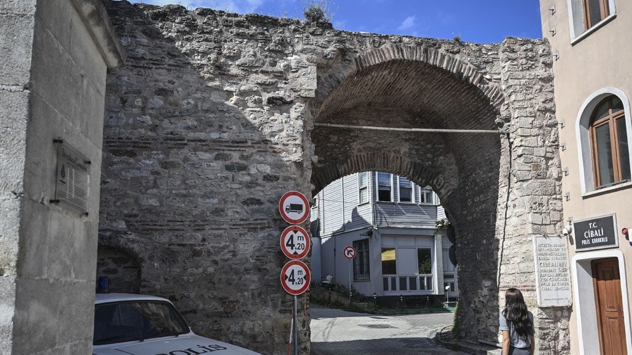 Foto - Haliç kıyılarından tarihe ışık tutuyor! Tarihin 1800 yıllık tanığı: Cibalikapı