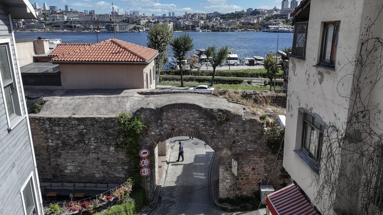 Foto - Haliç kıyılarından tarihe ışık tutuyor! Tarihin 1800 yıllık tanığı: Cibalikapı