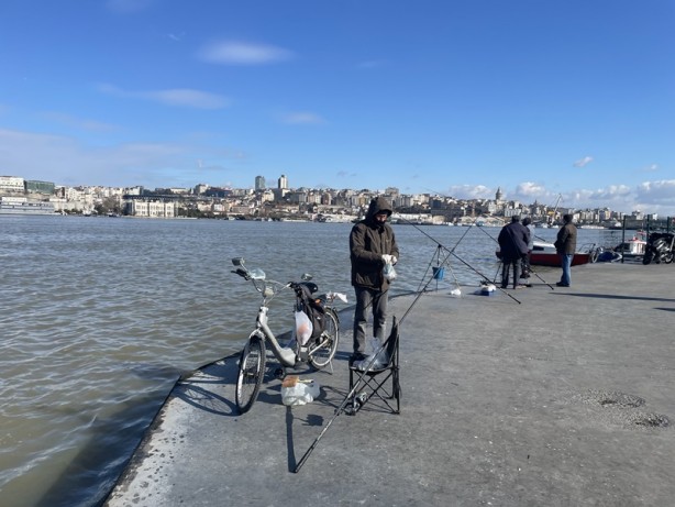 Foto - Haliç'te suyun rengi kahverengiye döndü!