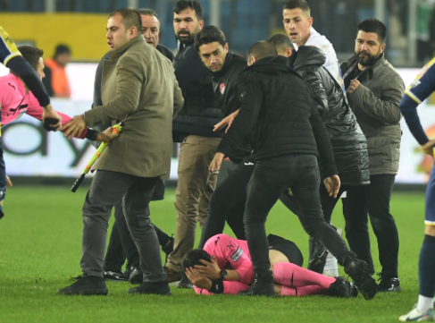 Halil Umut Meler'e saldıran Faruk Koca için canlı yayında olay çağrı: Bu insan müsveddesini tutuklayın