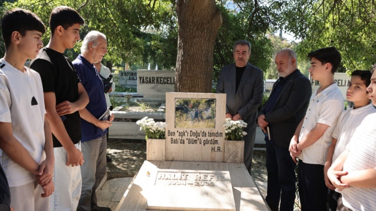 Foto - Halit Refiğ kabri başında anıldı: Esenler Belediyesi'nden vefa...