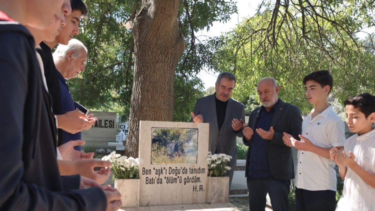 Foto - Halit Refiğ kabri başında anıldı: Esenler Belediyesi'nden vefa...