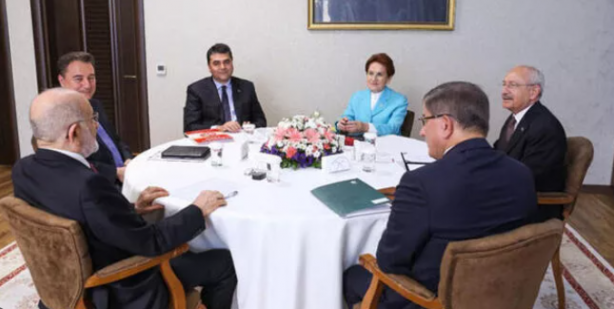 Foto - "Halk AK Parti'ye dönüyor" diyen Saadet Partisi Milletvekili Abdulkadir Karaduman cumhurbaşkanı adayını açıkladı