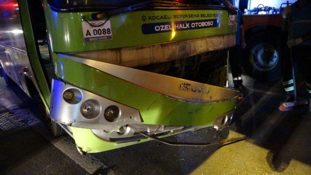 Foto - Halk otobüsü ile otomobil çarpıştı: 1 ağır yaralı