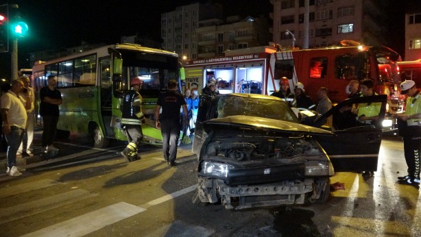 Foto - Halk otobüsü ile otomobil çarpıştı
