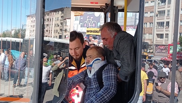 Foto - Halk otobüsü kontrolden çıktı! Ortalık savaş alanına döndü
