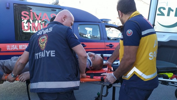 Foto - Halk otobüsü kontrolden çıktı! Ortalık savaş alanına döndü