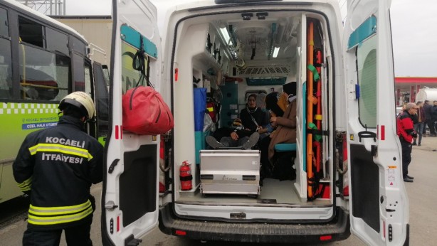 Foto - Halk otobüsü tıra çarptı: Yaralılar var
