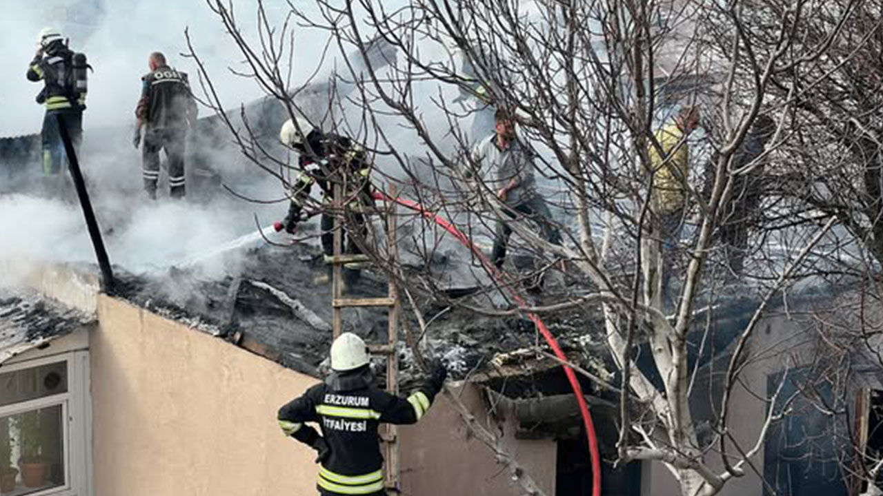 Foto - Halk sokağa döküldü! Erzurum'da hareketli saatler
