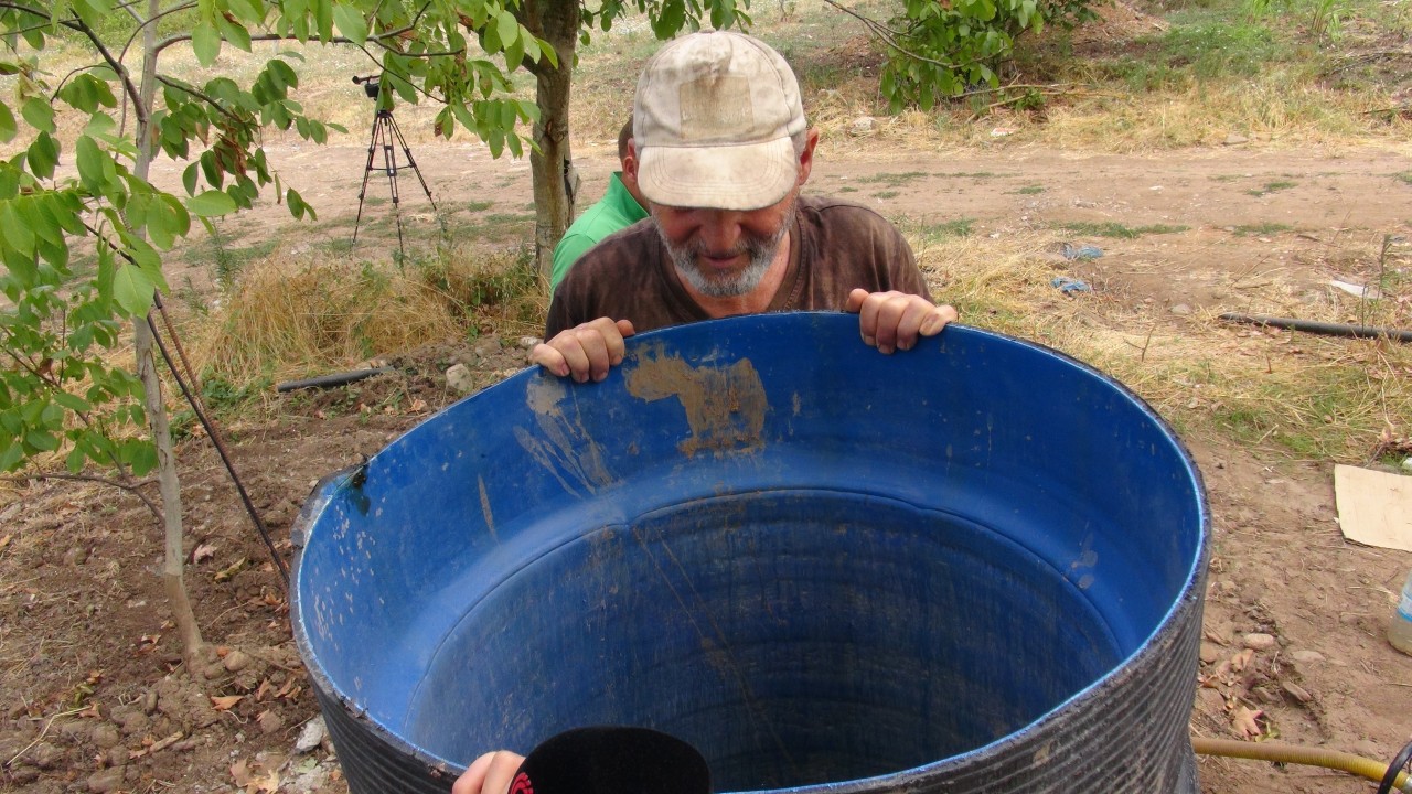 Foto - Halk 'yağmurun yağması bombayla engelleniyor' diyerek ayağa kalktı: Dua sırasında o şok ses duyuldu