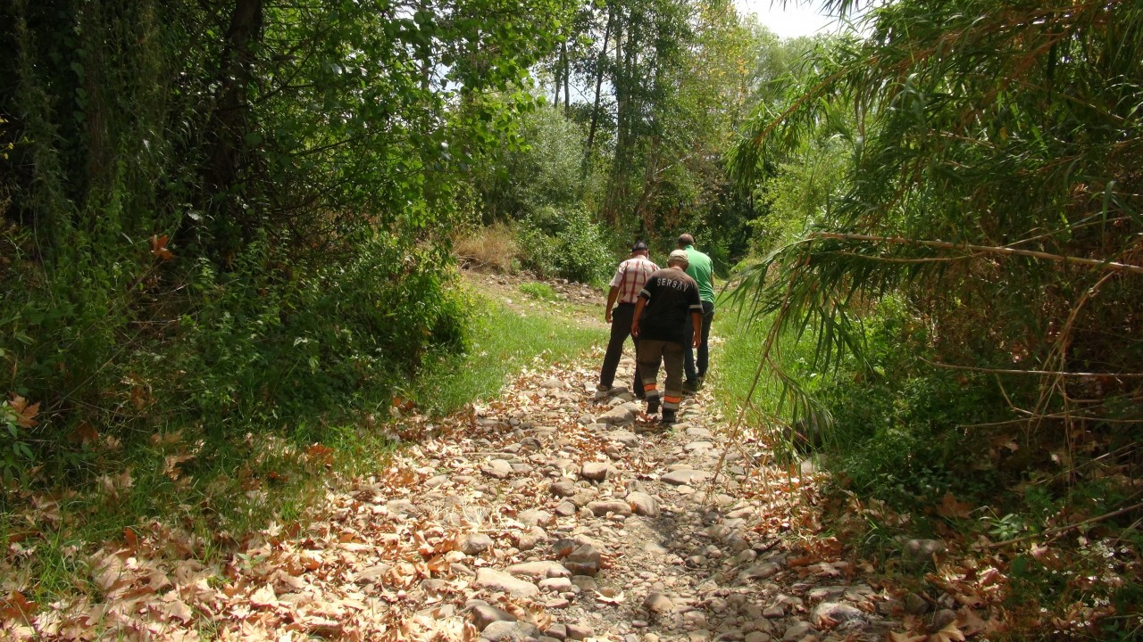 Foto - Halk 'yağmurun yağması bombayla engelleniyor' diyerek ayağa kalktı: Dua sırasında o şok ses duyuldu