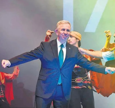 Foto - Halktan aldığını bunlara dağıtıyor! Gülşen, Hadise ve Kenan Doğulu’nun yılbaşı ücreti dudak uçuklattı!