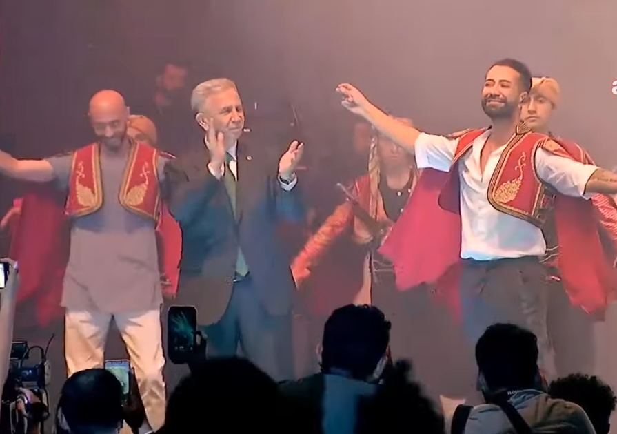 Foto - Halktan aldığını bunlara dağıtıyor! Gülşen, Hadise ve Kenan Doğulu’nun yılbaşı ücreti dudak uçuklattı!