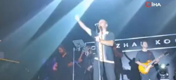 Foto - Halktan şarkıcı bozuntusuna yuhalama! Oğuzhan Koç neye uğradığını şaşırdı