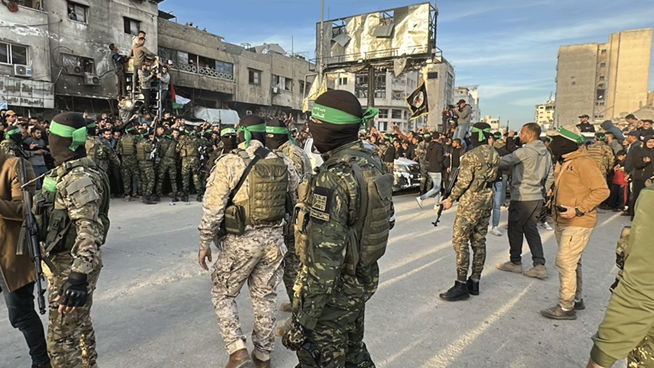 Foto - Hamas İsrailli rehinelerin fotoğraflarını "elveda" diyerek paylaştı! Dikkat çeken ‘Ron Arad’ detayı… Bakın ne demek