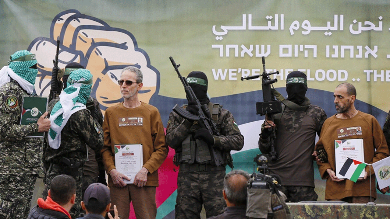 Foto - Hamas İsrailli rehinelerin fotoğraflarını "elveda" diyerek paylaştı! Dikkat çeken ‘Ron Arad’ detayı… Bakın ne demek