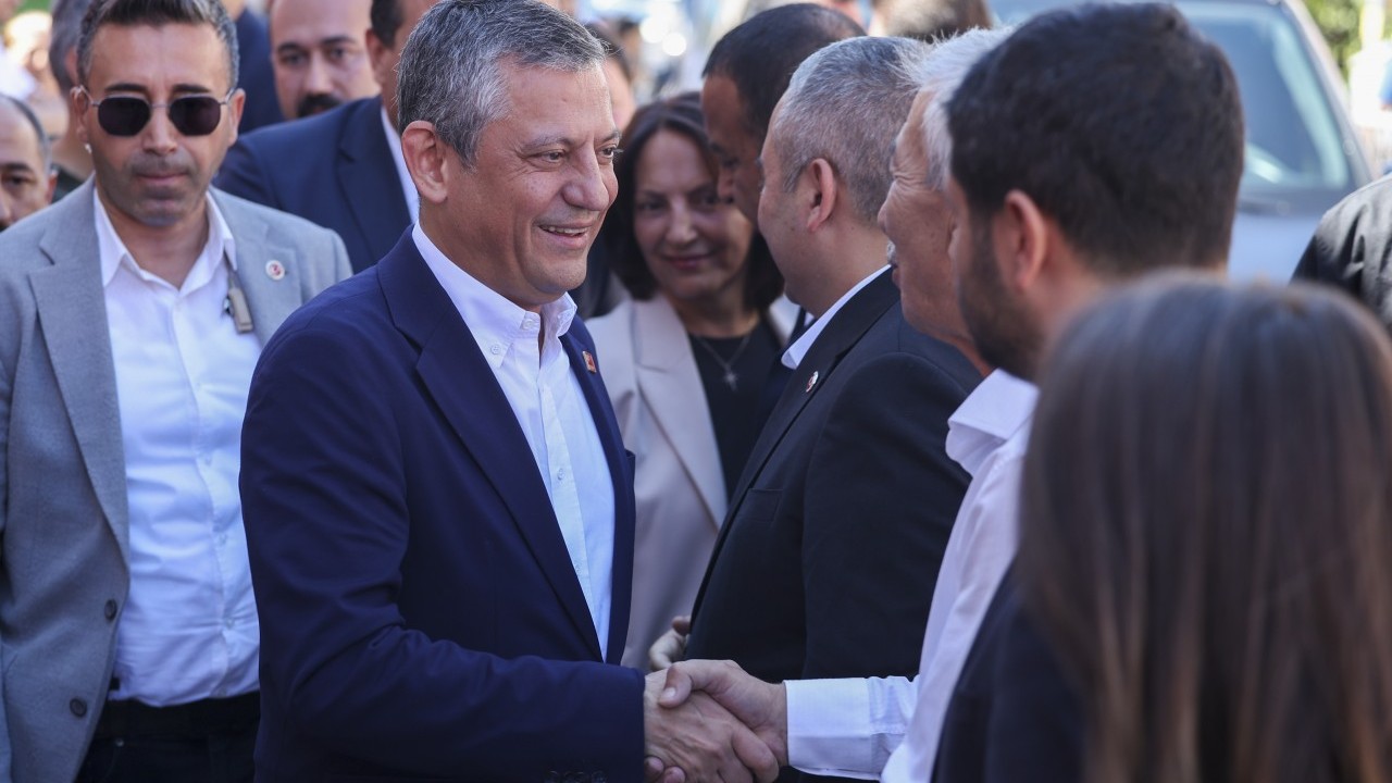 Foto - Hamas’a ‘Terörist’ diyen Özgür Özel yine bir şeyler deniyor: Cumaya gitti, Gazze'yi savundu!