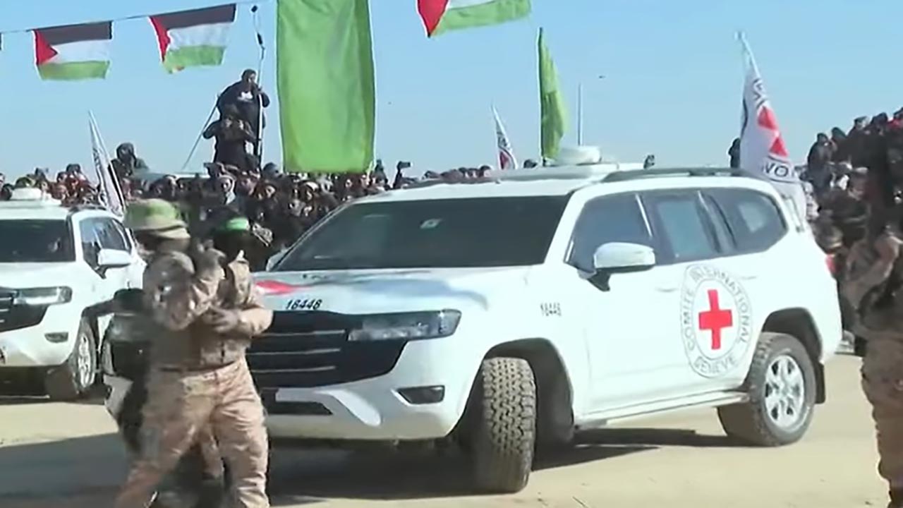 Hamas'tan flaş adım: 3 İsrailli esir Kızılhaç’a teslim edildi