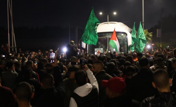 Foto - Hamas’tan flaş paylaşım! Rehine takasından çarpıcı anlar