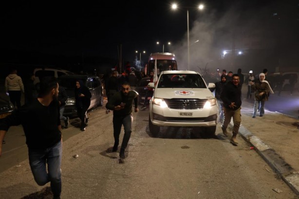 Foto - Hamas’tan flaş paylaşım! Rehine takasından çarpıcı anlar