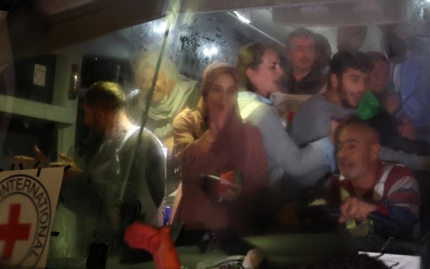 Foto - Hamas’tan flaş paylaşım! Rehine takasından çarpıcı anlar