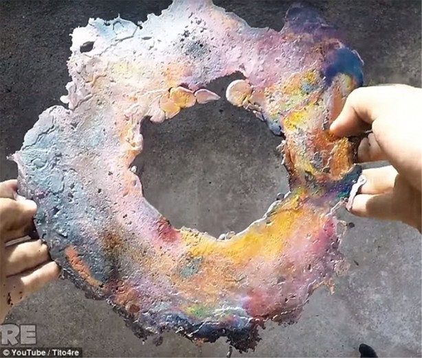 Foto - Hamburgere erimiş bakır dökülürse...