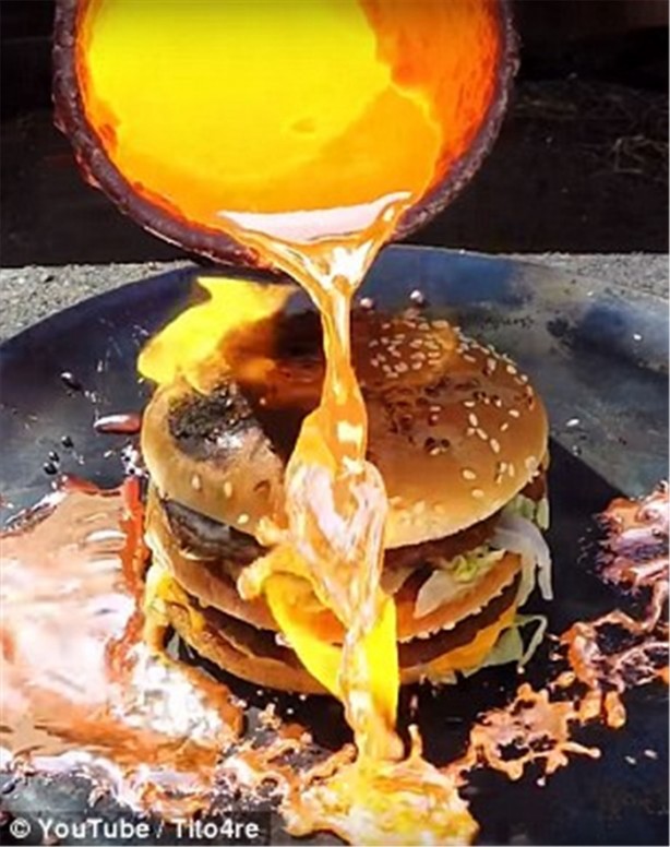 Foto - Hamburgere erimiş bakır dökülürse...