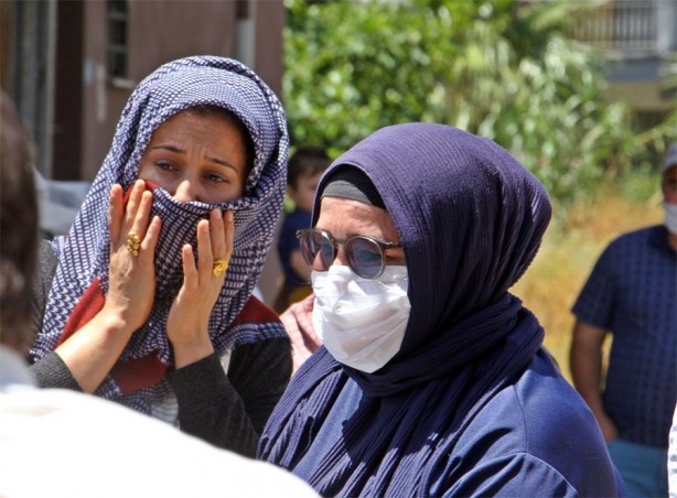 Foto - Hamile kadın cam silerken tentenin üzerine düştü