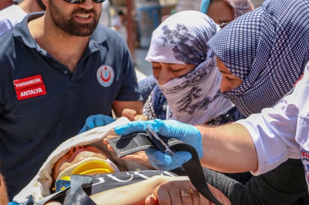 Foto - Hamile kadın cam silerken tentenin üzerine düştü
