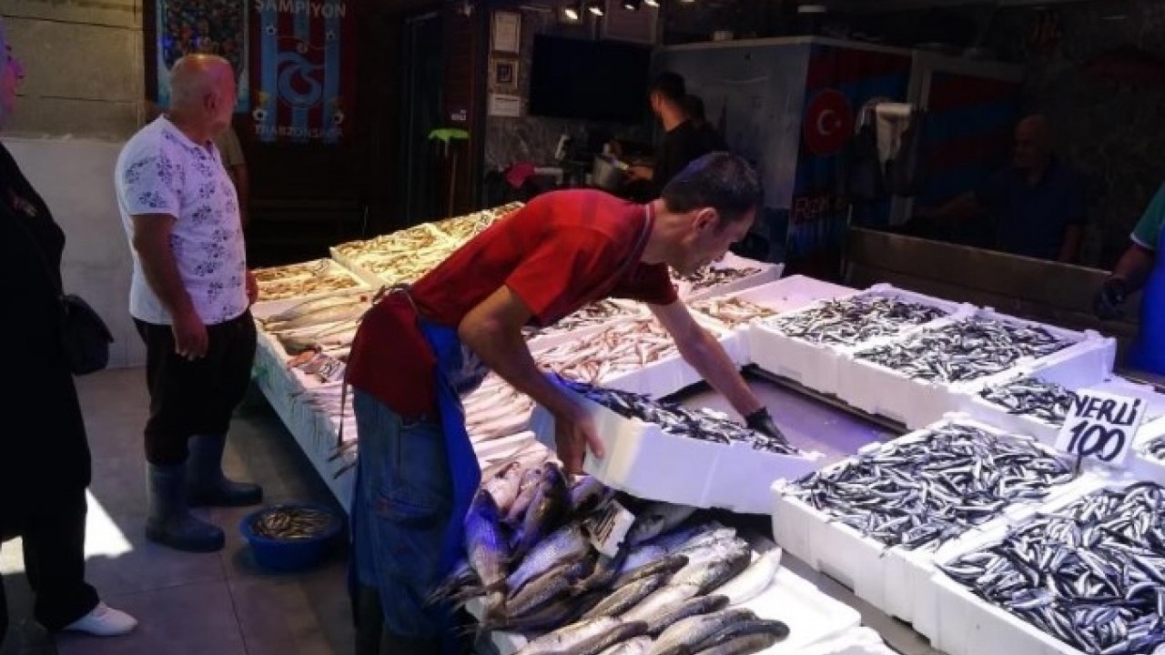 Foto - Hamsi tezgahları şenlendiriyor! Kilogram fiyatı yüzleri güldürdü
