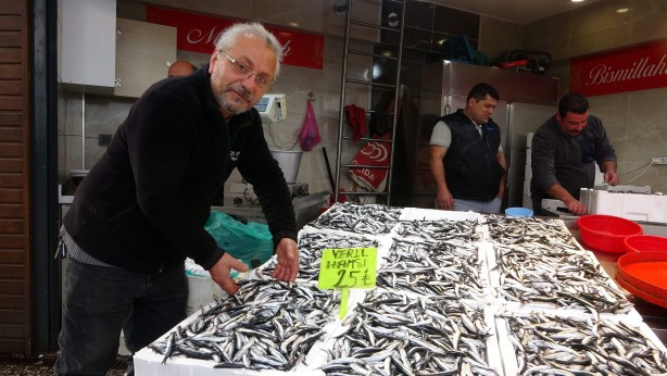 Foto - Hamsi yüzleri güldürdü! Fiyatı yarı yarıya düştü