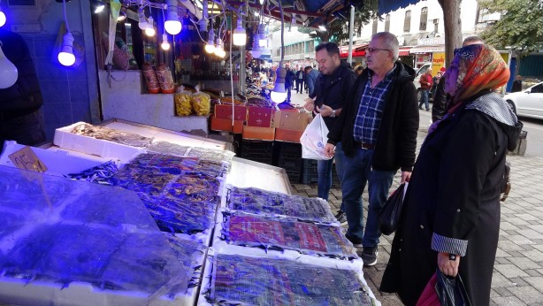 Foto - Hamsi yüzleri güldürdü! Fiyatı yarı yarıya düştü