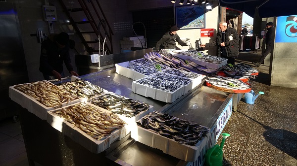 Foto - Hamsinin kilosu cep yakıyor